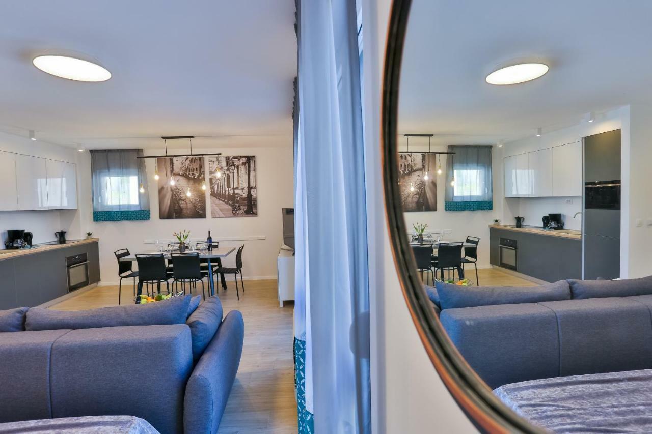 Luxury Urban Villa Apartments With Jacuzzi Split Ngoại thất bức ảnh