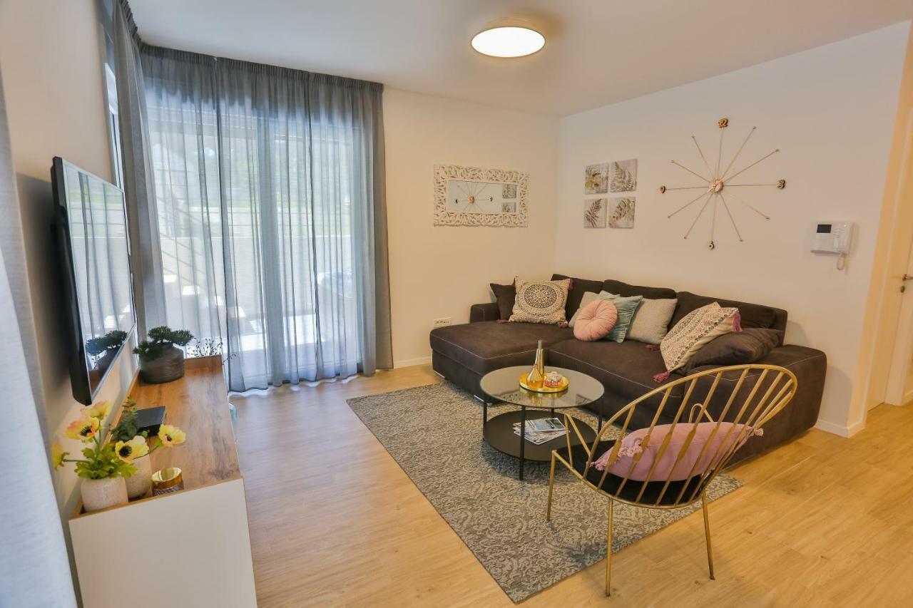 Luxury Urban Villa Apartments With Jacuzzi Split Ngoại thất bức ảnh